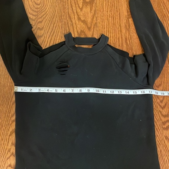 Distressed cut out / torn look / cold shoulder fashion lightweight sweatshirt S - Picture 12 of 15